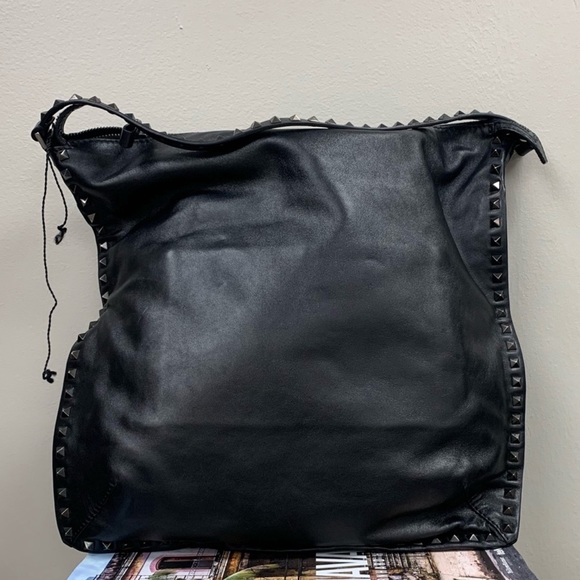 Valentino Garavani black leather Studded tote bag - Picture 7 of 9